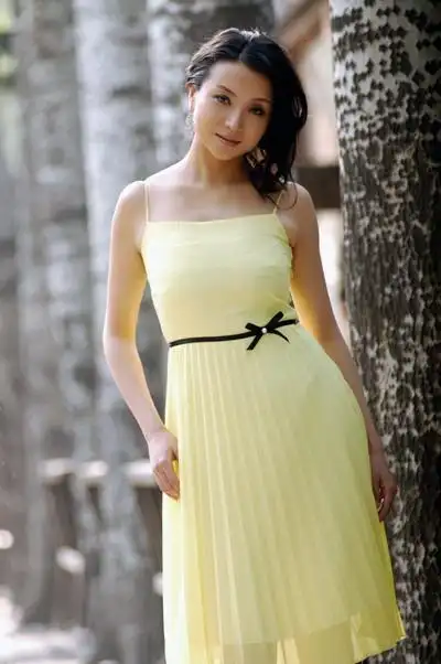 资料:《美丽鲜花》定妆照--白荟饰演小梅