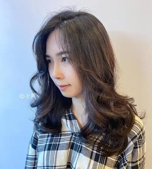 发型设计师 于庭的发型作品,长浏海,女生染烫,女生长发,温塑烫,粗硬发