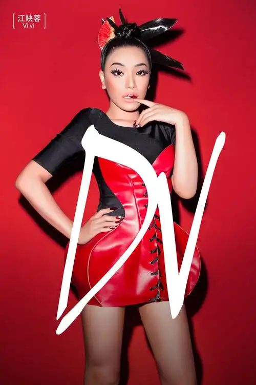 江映蓉李斯丹妮最新宣传照曝光未来感十足