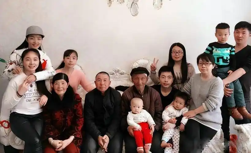 回顾王二妮和李飞结婚8年成名后给父母买房带着丈夫拼事业