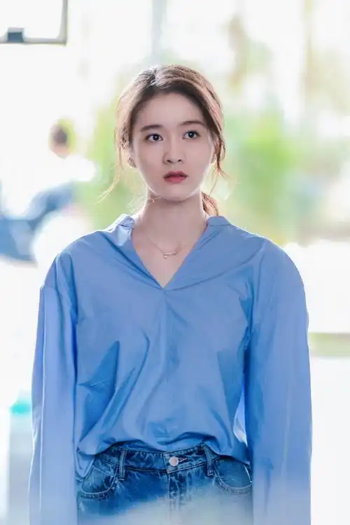 『泡沫之夏』 79尹夏沫 ♀张雪迎