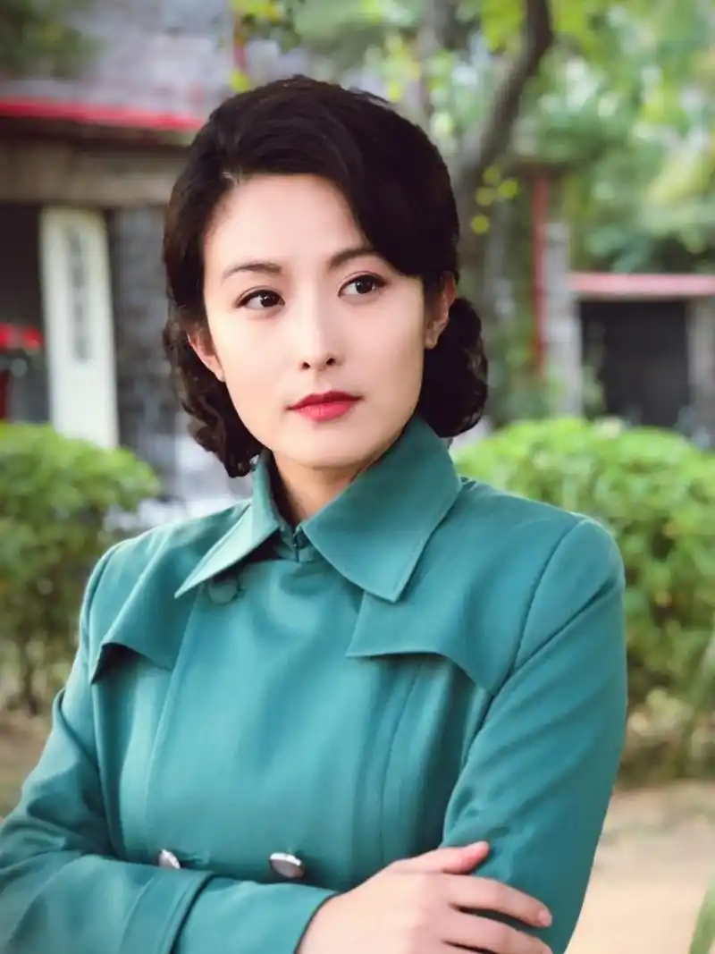 徐百慧漂亮笑容温婉,有东方女性优雅的魅力,角色塑造