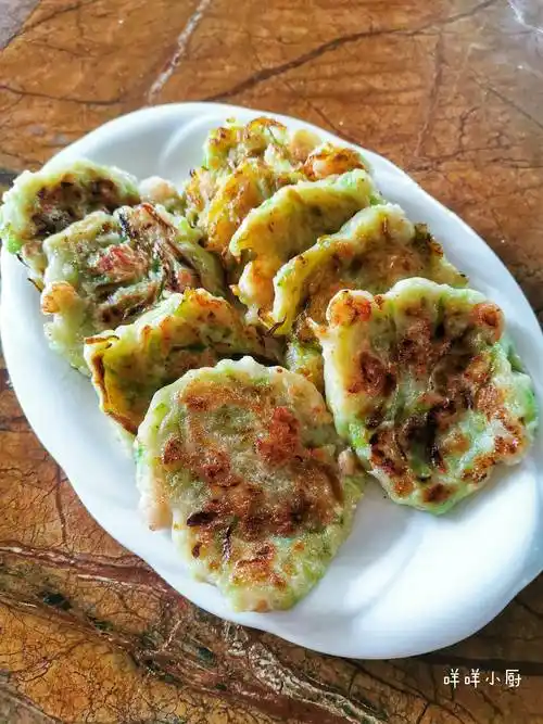 有手就能做的丝瓜饼清热解暑又营养软嫩鲜香让你一口就爱上