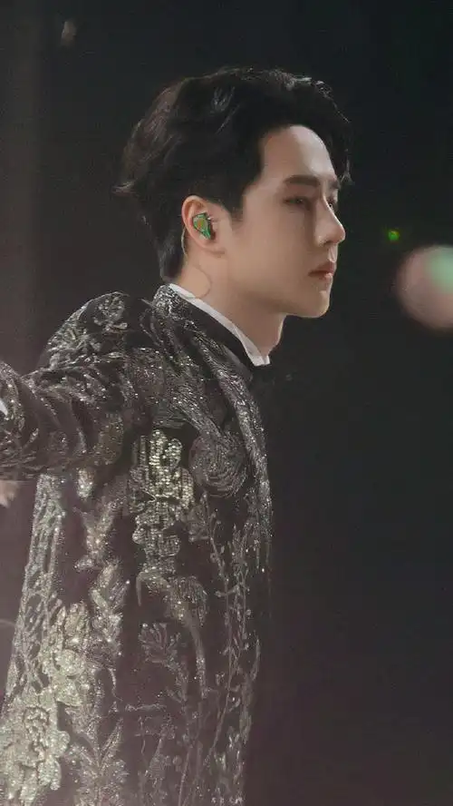 #王一博廿首舞台##王一博新歌廿#