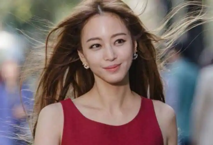 韩艺瑟懒的理网友提醒,和年下男友开心度蜜月中,真是有钱任性