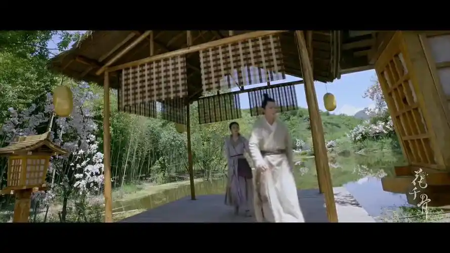 花千骨不可说mv中有一个场景是花千骨站在湖边的凉亭里 和白子画的手