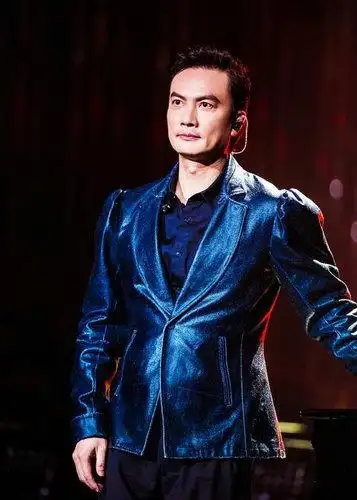 新闻 八卦 八卦列表 李泉近日《歌手》节目组放出一组李泉剧照,据悉本