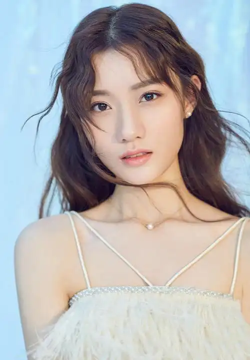 她是《创1》的14强,差一点变成《美人鱼》的女主,今变成网红