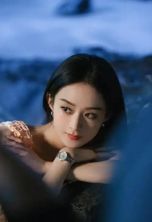 才发现,赵丽颖的选择挺明智,才3年冯绍峰"老问题"又冒头了