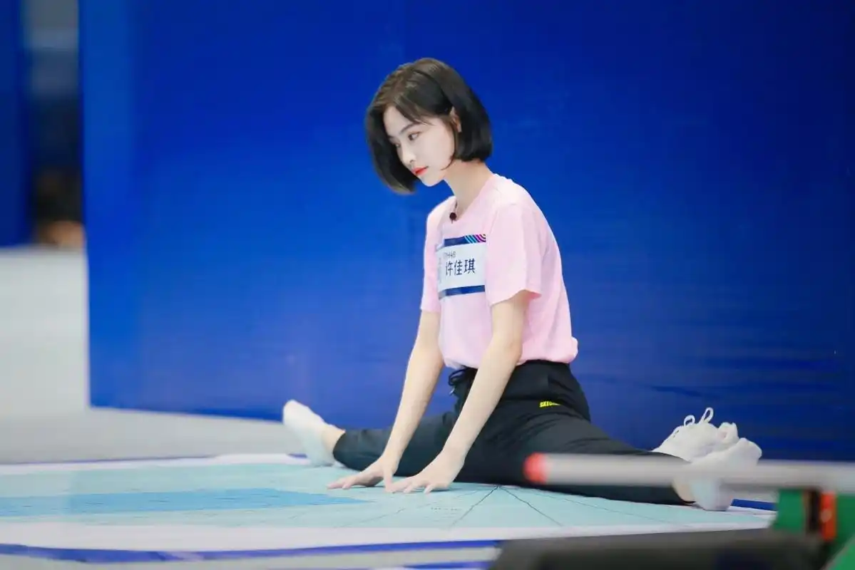 元气女神许佳琪不论是艺术体操还是一字马人家样样精通