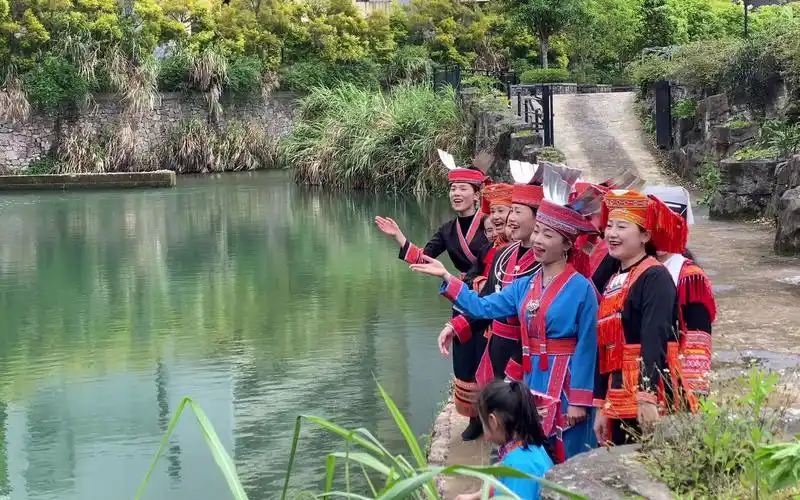 蓝朋友对唱山歌啦!