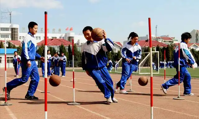 初中生迎来好消息,"体育"不纳入中考,学生:幸福太突然