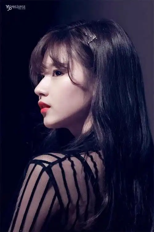 看了隔壁决定开一个她的侧颜楼 美女鼻子真的好可