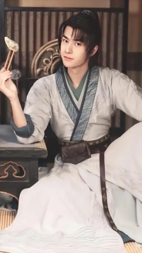 王一博肖战也太撩了,银发时尚大片get到你了吗?有翡太好看了