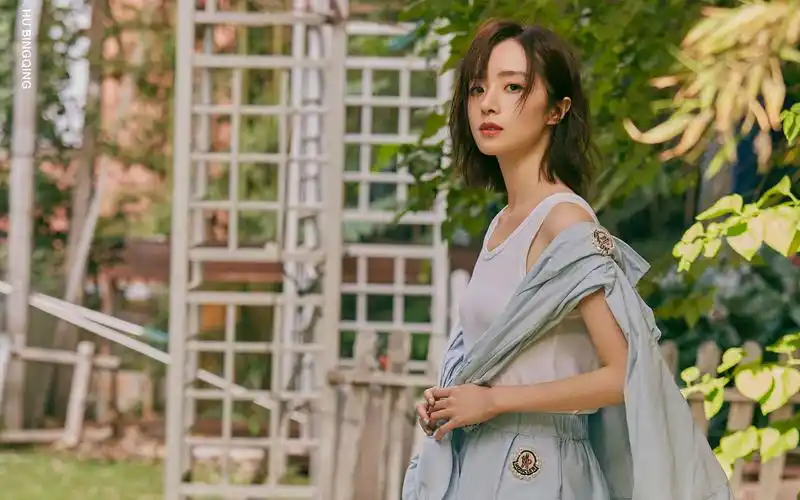 胡冰卿夏日清爽高清桌面壁纸