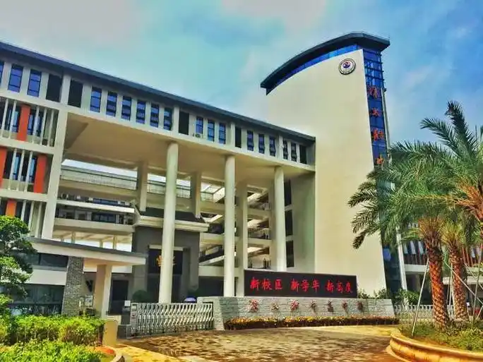 深大附中是深圳市第一所全寄宿公办中学,深圳市唯一一 - 抖音