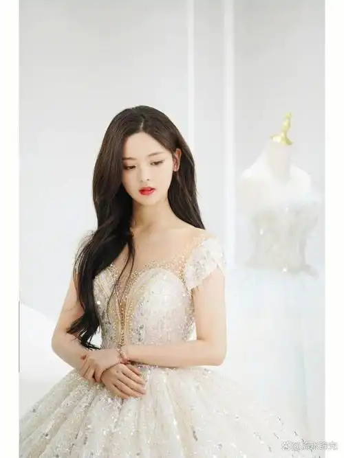 锦鲤女孩杨超越:运气爆棚,身材傲人