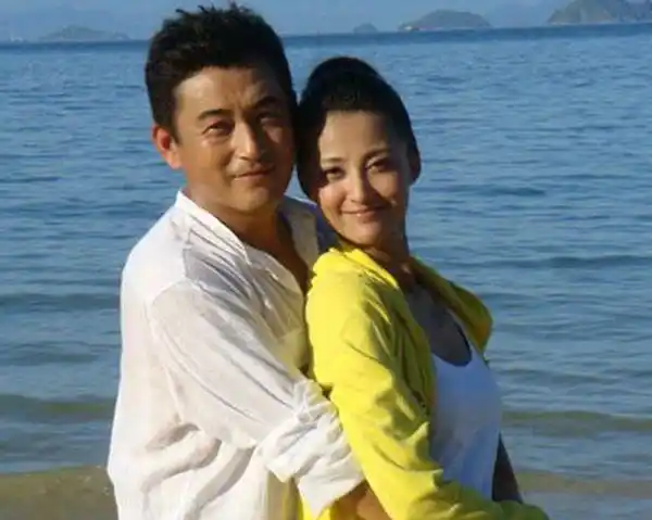 优秀演员王志飞:因张歆艺加入分手发妻,今48岁娶小14岁娇妻_李建_李健