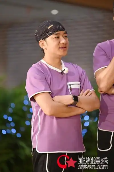 百变大咖王祖蓝本期《奔跑吧》,携手兄弟团和嘉宾娄艺潇,李佳航