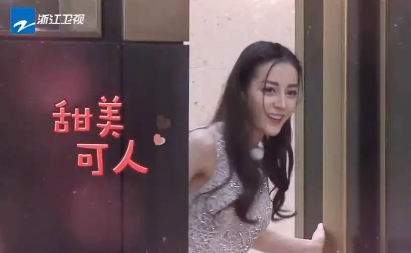 照"被疯传,头发凌乱显疲惫,一旁的男助理却帅到犯规_时候_蔡徐坤_镜头