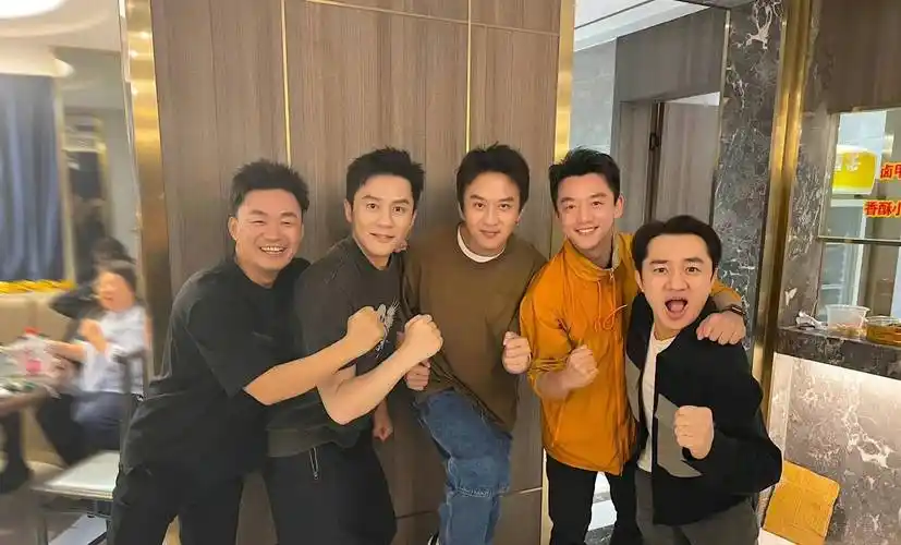 跑男初代成员的重聚,邓超发文:we are 伐木累 ! ​太戳泪点了吧! _