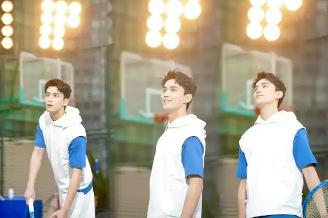 吴磊西班牙三宫格随拍