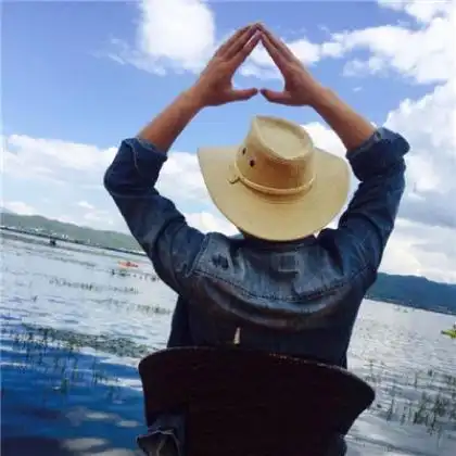 面朝大海情侣头像情侣面朝大海背影图片唯美