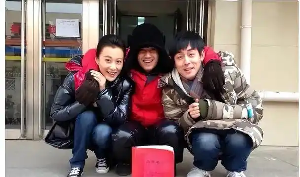 她出道三次登春晚男友为娶李小冉花重金她的选择让人心酸