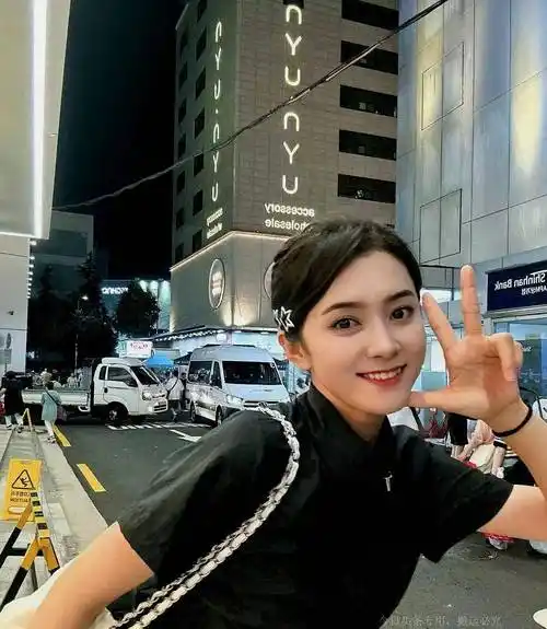 曝梁靖昆向前妻求婚成功,曾有哺乳期出轨传闻,妻子是女演员_奚美丽