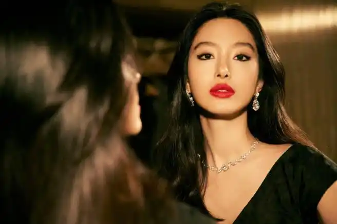 杨采钰状态##杨采钰红毯造型好飒