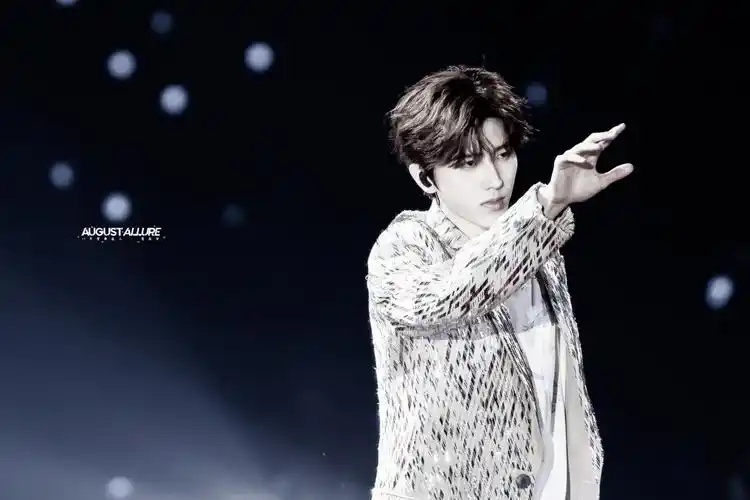 cr: augustallure_蔡徐坤 20191231江苏卫视… - 堆糖,美图壁纸兴趣