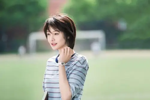 郑爽最美童年照,天生丽质大眼灵动奶萌可爱,活脱脱一枚小仙女