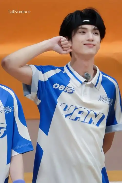 严浩翔天生爱豆  一场运动会就可以让妈粉 女友粉 泥塑粉 整肃粉都吃