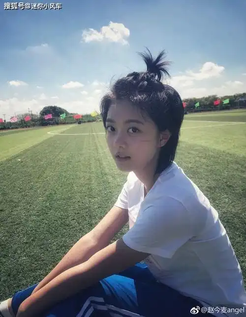 林妙妙是史上唯一一个将6层长袜穿成堆堆袜的人意外很潮