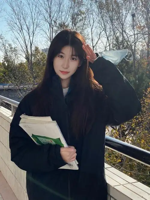 附中国际部女高中生