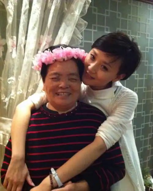 郑源悲痛悼念储兰兰,几天前还说要一起唱《寒江雪》,圈内好友公开死因