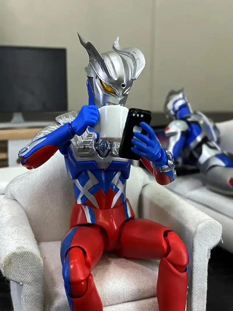 泽塔:什么动静?#赛罗奥特曼 #泽塔奥特曼 #手办 - 抖音