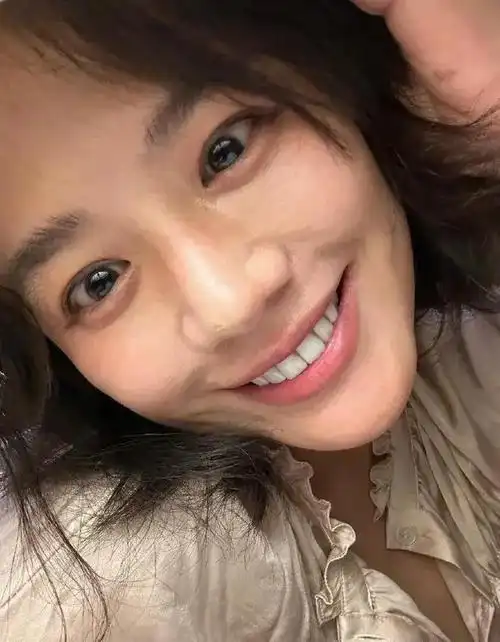 马思纯素颜怼脸状态