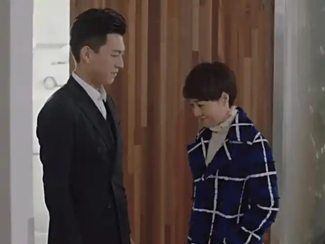 外面下雨,让我想起了贺涵,为了给罗子君送伞,贺涵从上海开车到江苏