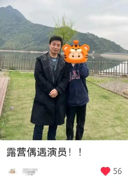 54岁何中华露营被偶遇打扮朴素难掩气质妻子与孩子疑似同行