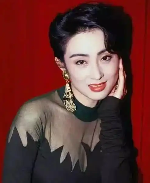 她20岁发传单被相中仅凭1部戏爆红却转身嫁给经纪人