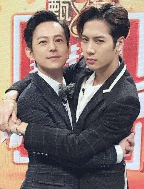 湖南一哥何炅也走到了今天