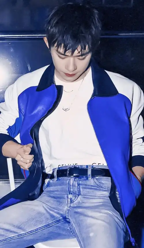 你是少年星辰,双眸温柔,二十岁的易烊千玺未来可期