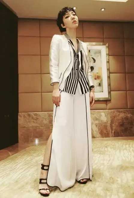 吴莫愁素颜现身网友直呼简直吓死个人还是化回浓妆吧