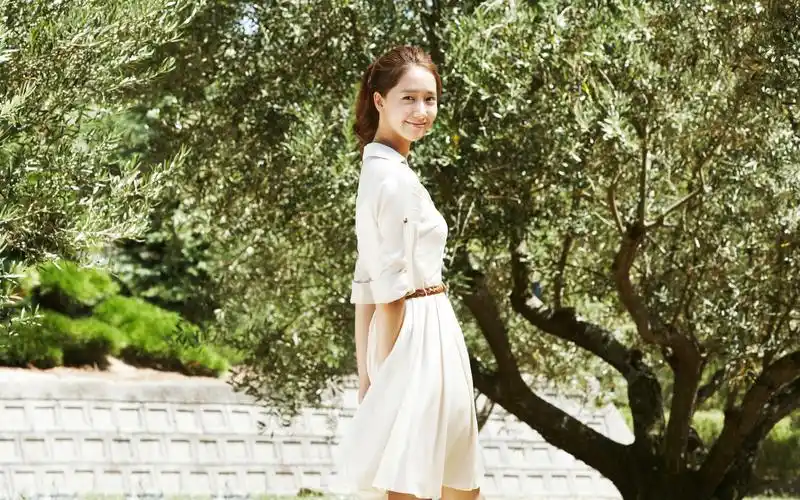 韩国美女林允儿高清唯美写真图片桌面壁纸