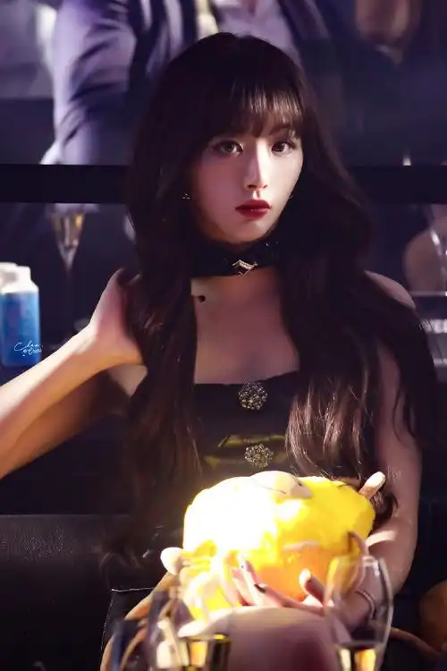 孔雪儿电梯间大片