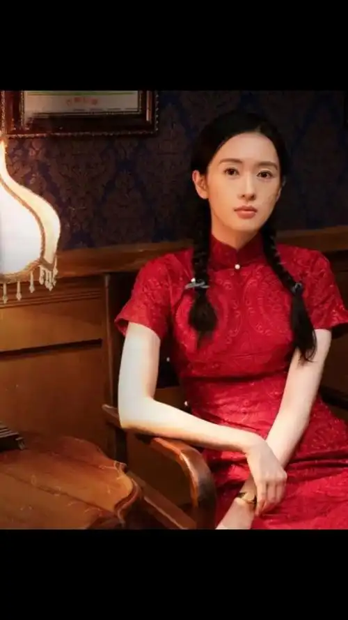 童瑶新剧和朱珠同穿旗袍,一个少女一个成熟,真看不出来只差一岁