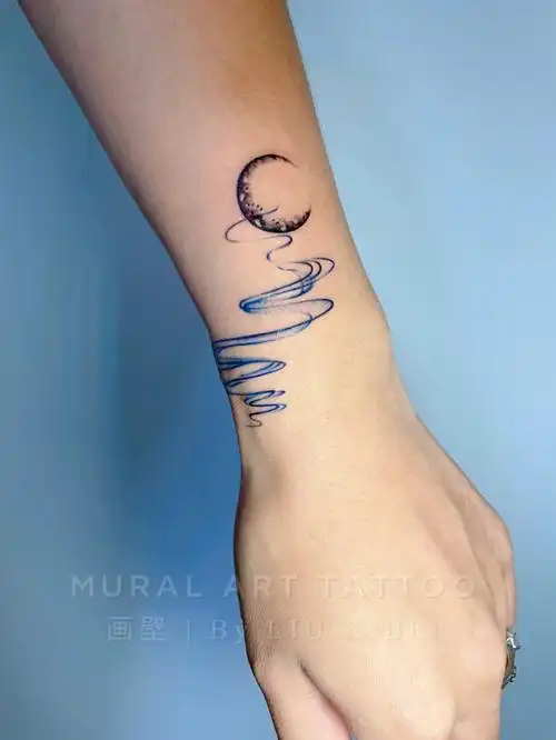 和过去告别水波纹纹身遮盖疤痕