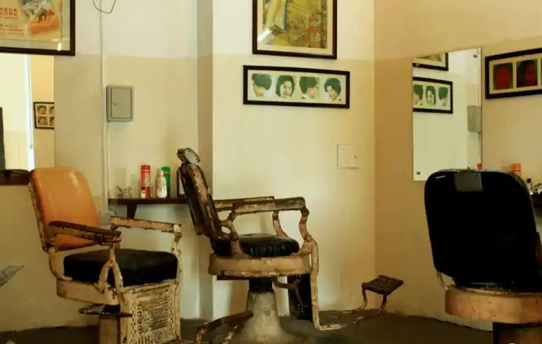 一直以为,这种安安静静专心理发的理发店,可能只存在