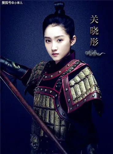 女星女将军造型,都说赵丽颖又美又飒,看到赵露思:萌化人心